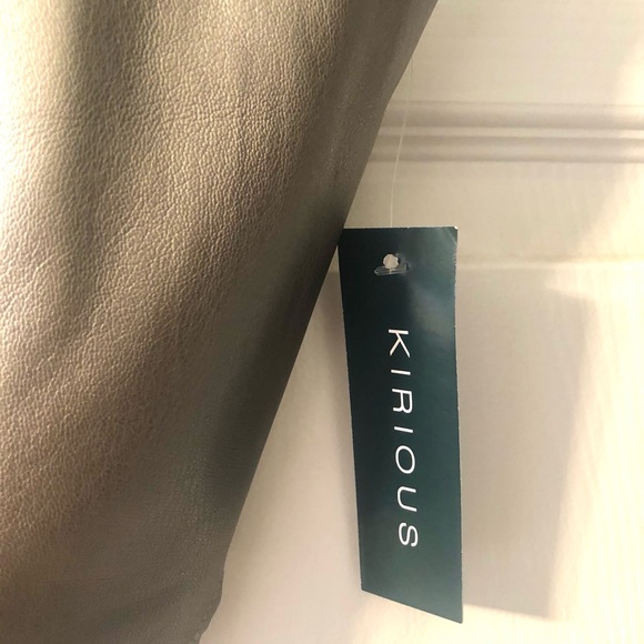 Kirious, Buttery Soft Cropped Top. NWT - Picture 3 of 10